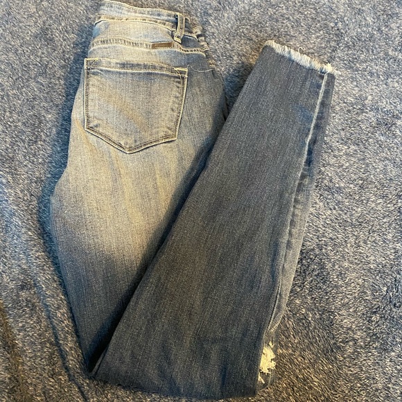 Distressed jeans - Picture 3 of 3